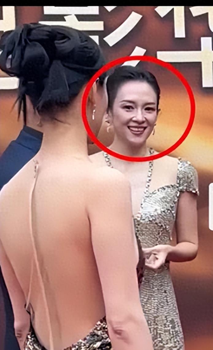 光天化日半露*裤内**、露半球，这几个明星玩转“诱惑”，毫无下限！