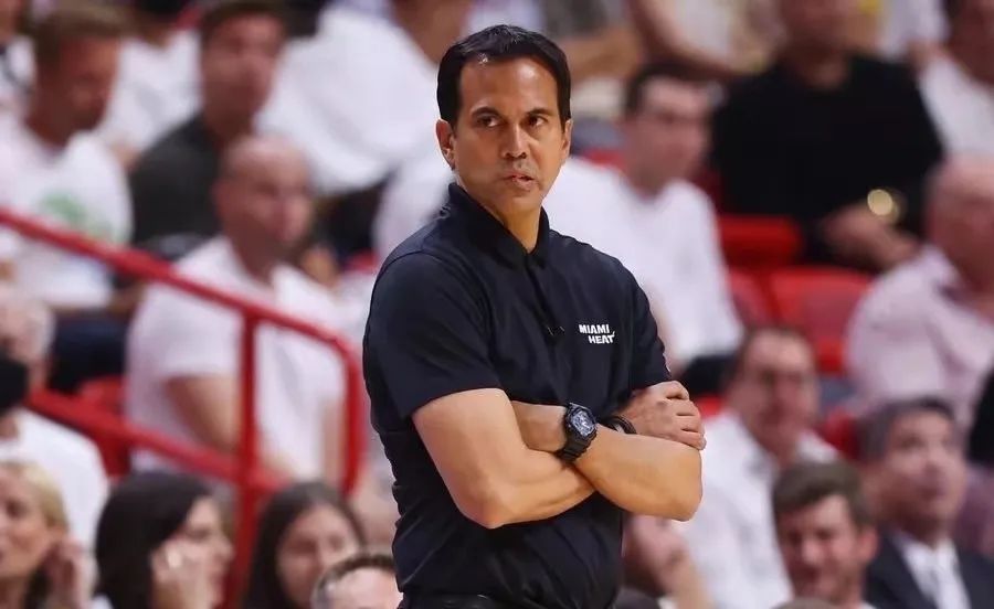 最近美国篮球热点事件,拉塞尔威斯布鲁克被喷