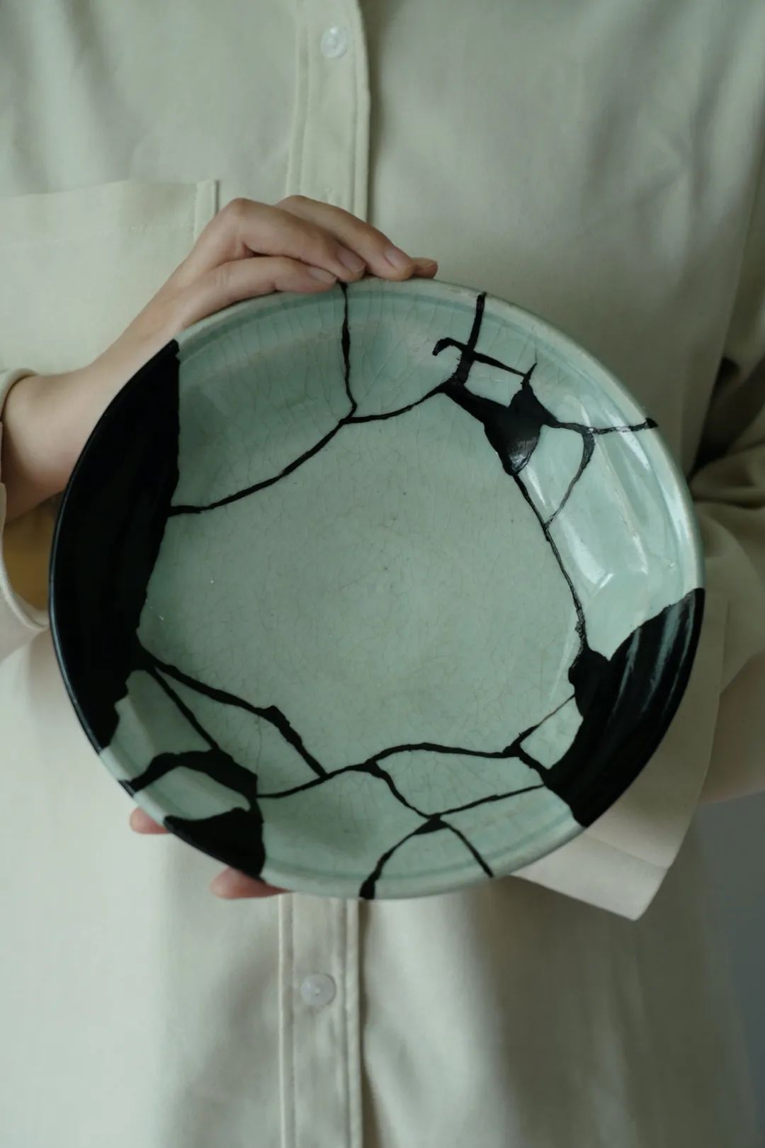 中国年轻人，不买房，只“玩物丧志”