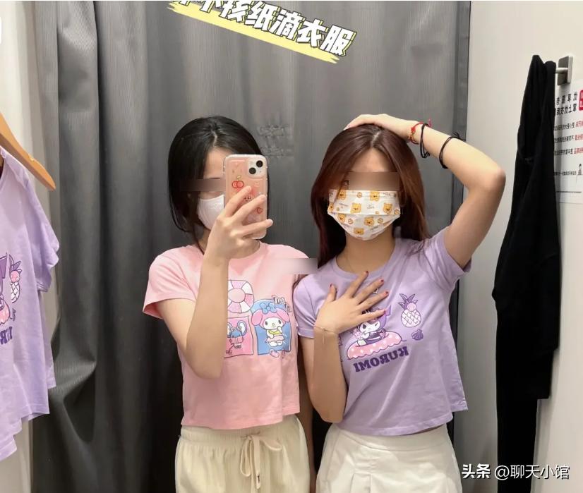 女网红优衣库迷惑行为引群嘲,优衣库童装试穿博主吐槽