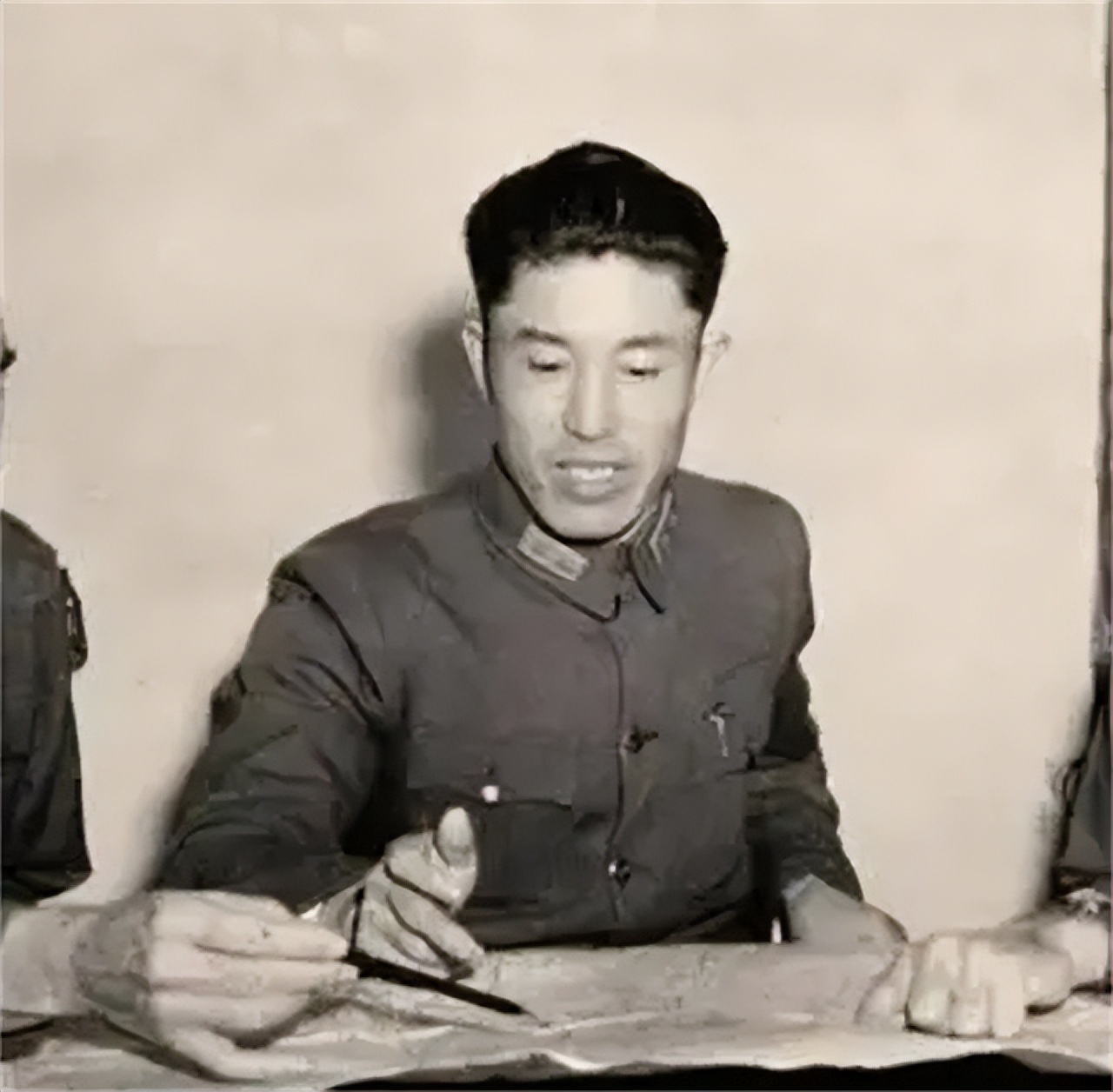 国民*党**中将郑洞国:建国后官至正部,次子在台湾失联