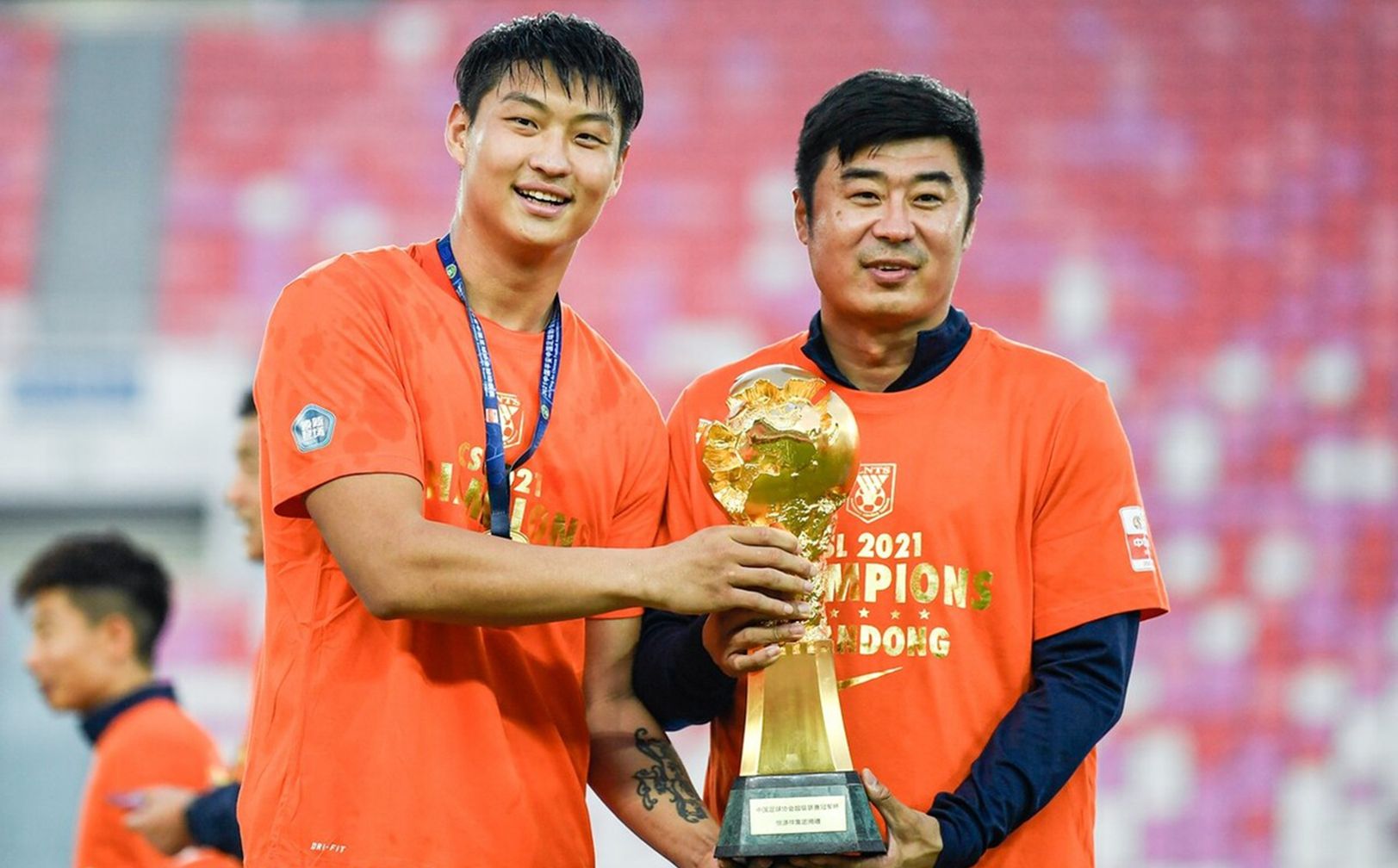 武磊新消息上港,中国足球小将启程央视新闻