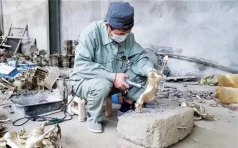 “造假教父”方兴庆：带领全村靠造假脱贫，警察找上门也没办法