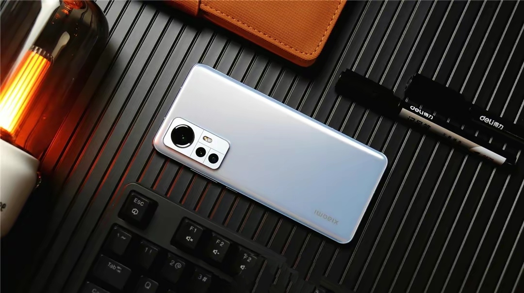 预算2500左右性价比最高的手机,再战三年这4款手机你值得拥有