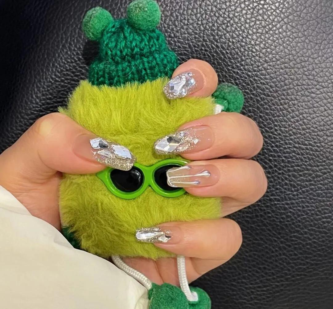 你一定要试试这3种美甲,盘点十款最受欢迎的美甲