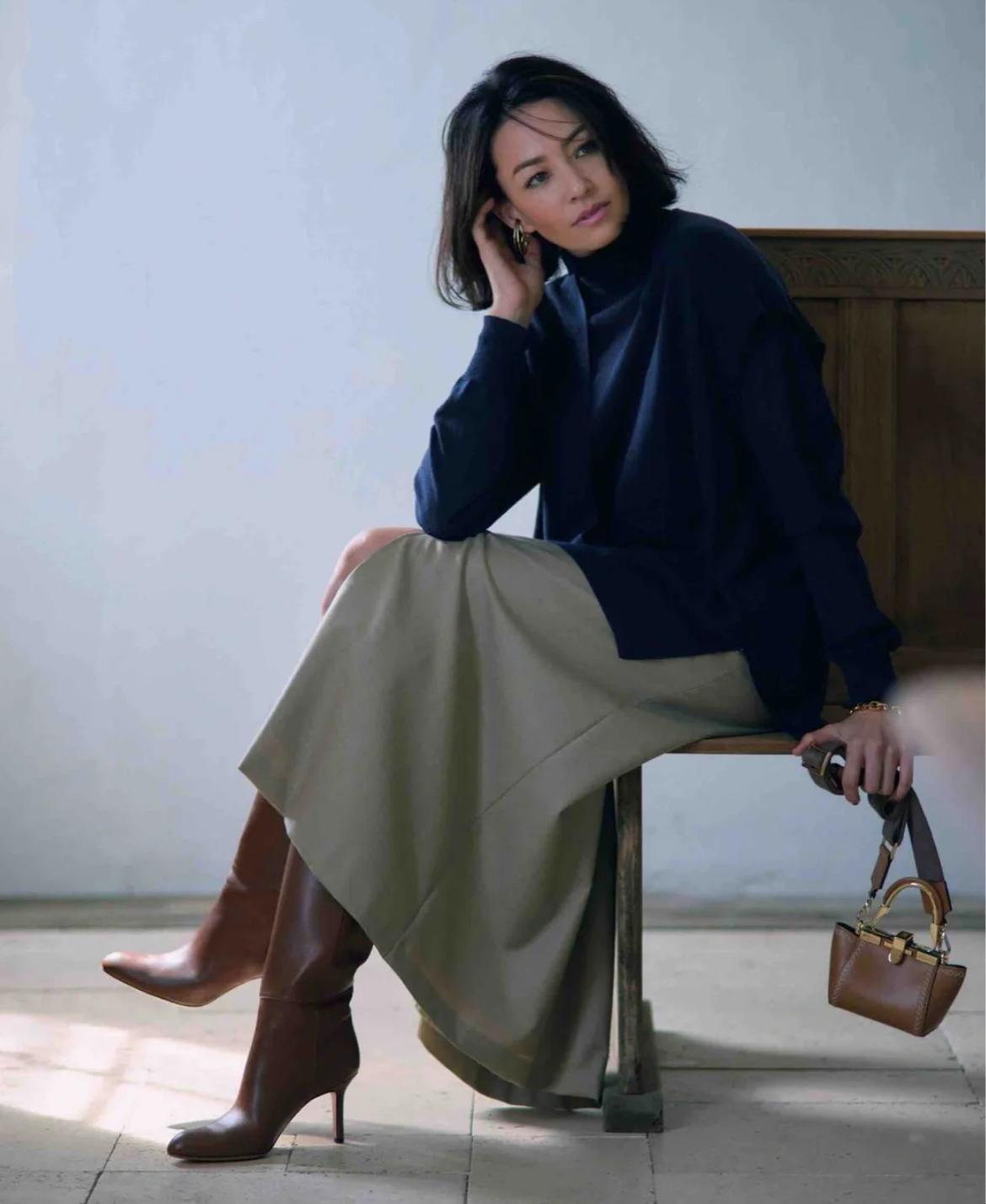 脱下高跟鞋穿上运动鞋,脱掉运动鞋穿上高跟鞋