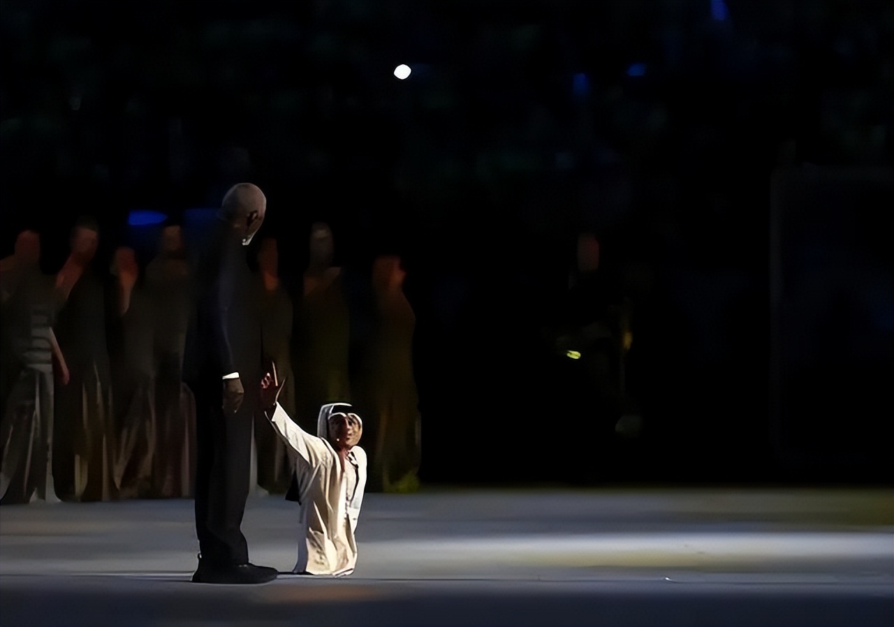 瘫痪女孩做黏土,截瘫女孩坚持苦学12年