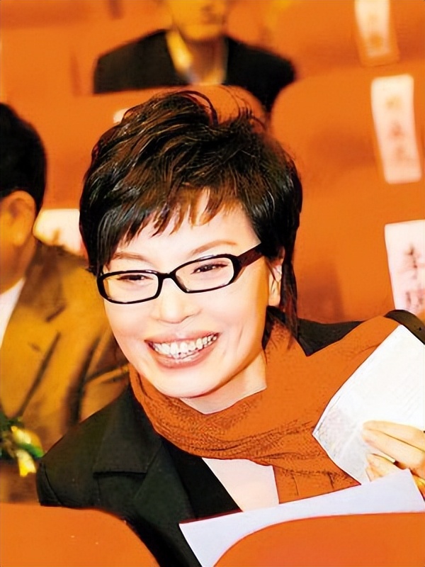 央视主播李瑞英退休后的生活,央视名嘴李瑞英现状