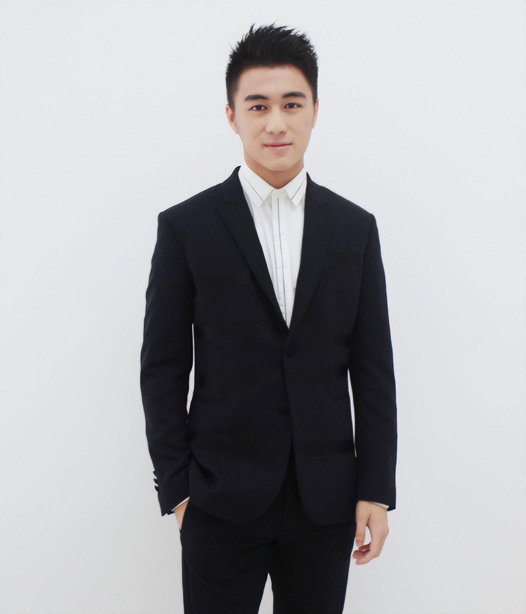 何猷君豪门之争,任正非的女儿姚安娜和何猷君