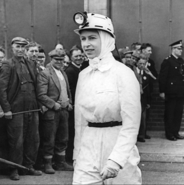 九十六张照片回顾英国女王的一生 (96张图看完英国女王的一生)