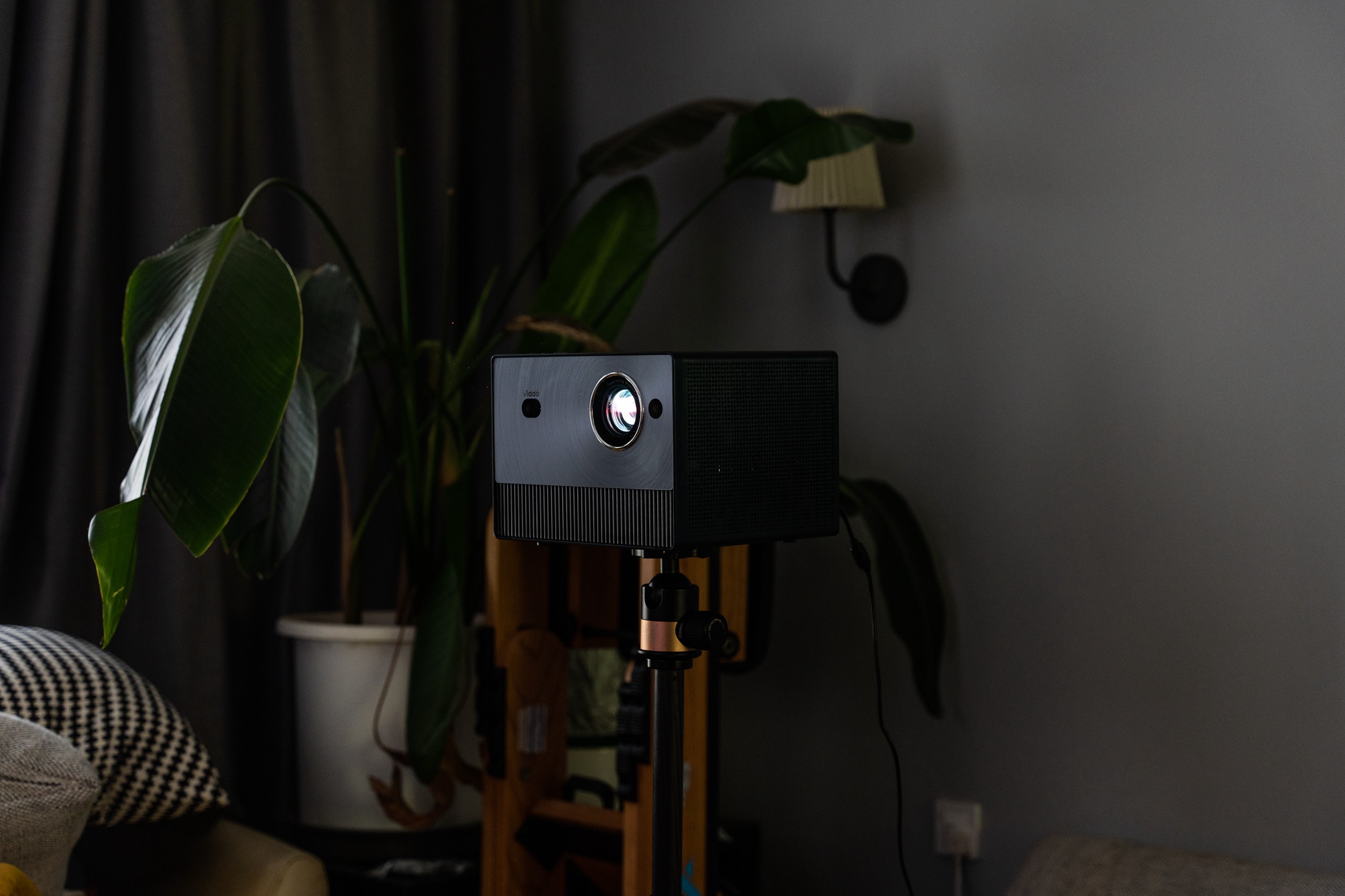 3000元当贝极米投影仪哪个好,五千元级别当贝和极米投影仪测评