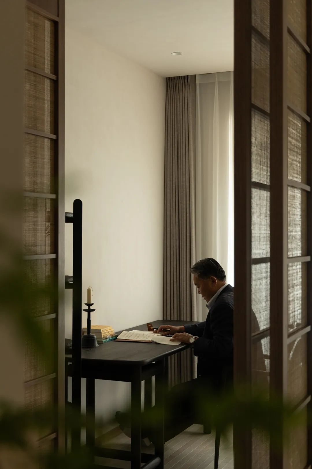 优雅简约居所设计,140平四居室摒弃繁琐回归自然