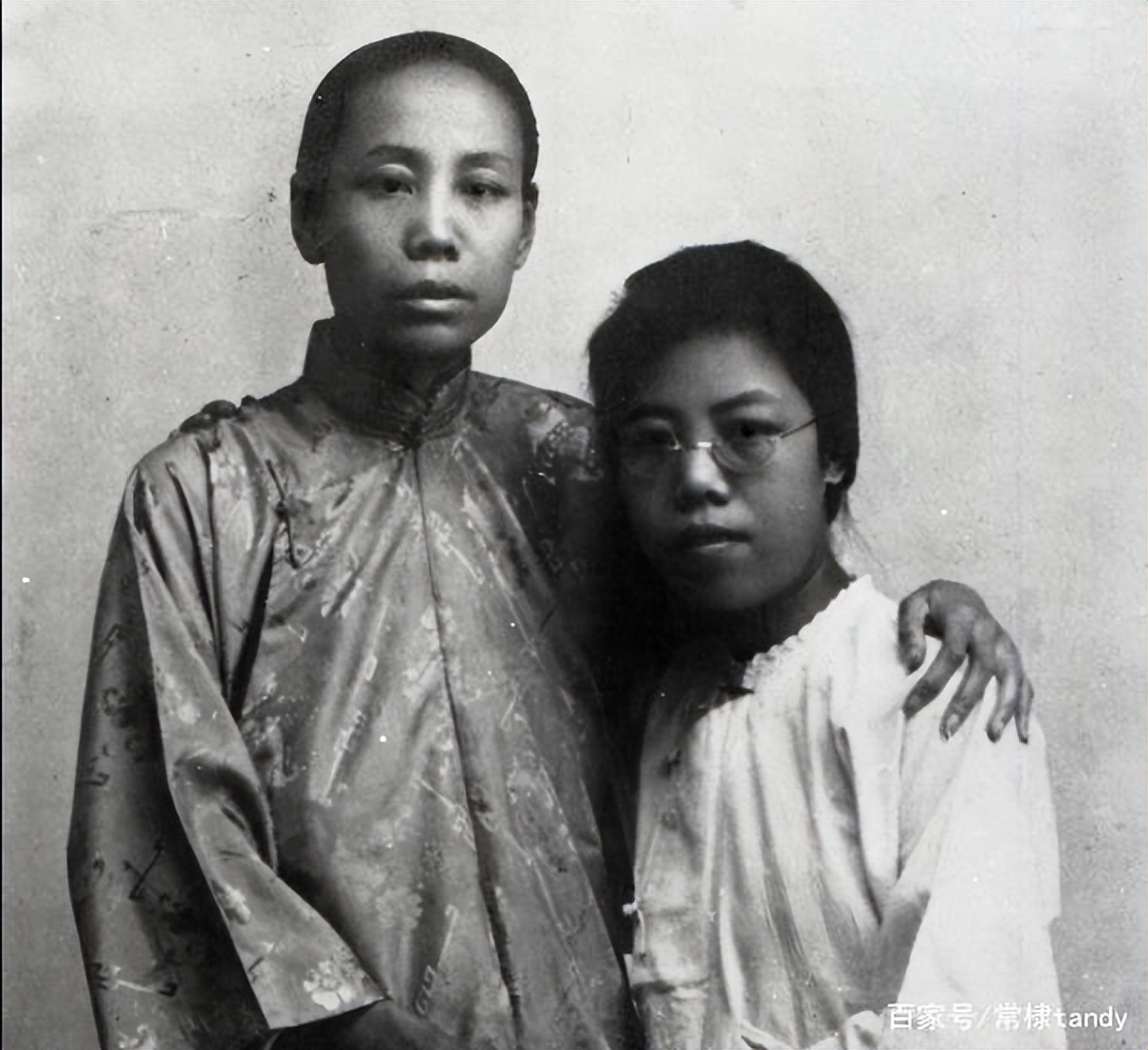 来自中央的“狗粮”:周恩来和*颖超邓**浪漫又独特的爱情