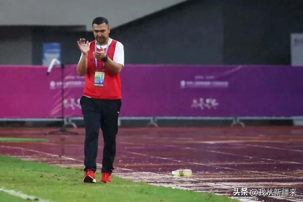 新疆足球帕尔哈提水平,新疆足球帕尔哈提停球