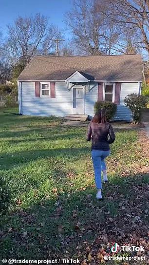 外国妹纸想用一个小发卡，跟别人换一栋房子，最后居然成功了