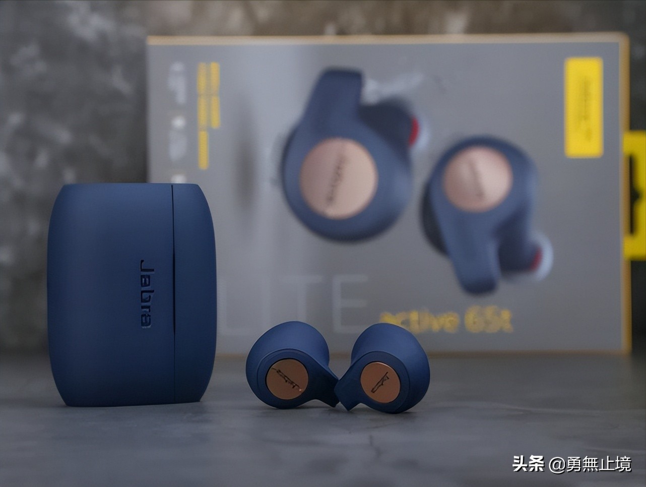 蓝牙耳机和入耳式耳机哪个音质好,和苹果耳机音质差不多的蓝牙耳机