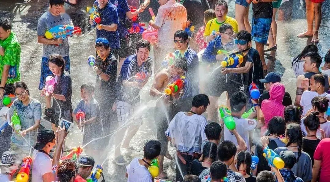 泼水节的来历和习俗简单的,西双版纳将云过泼水节