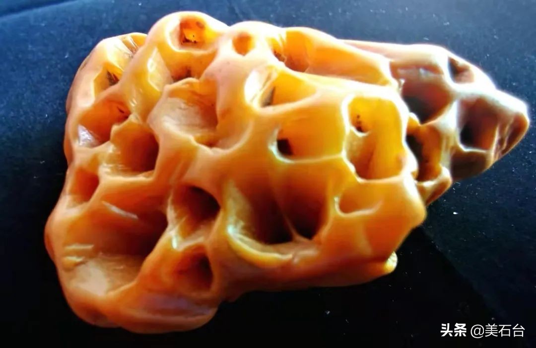 这小学教师用8800元买下一拖拉机的黄蜡石，转手卖出88万