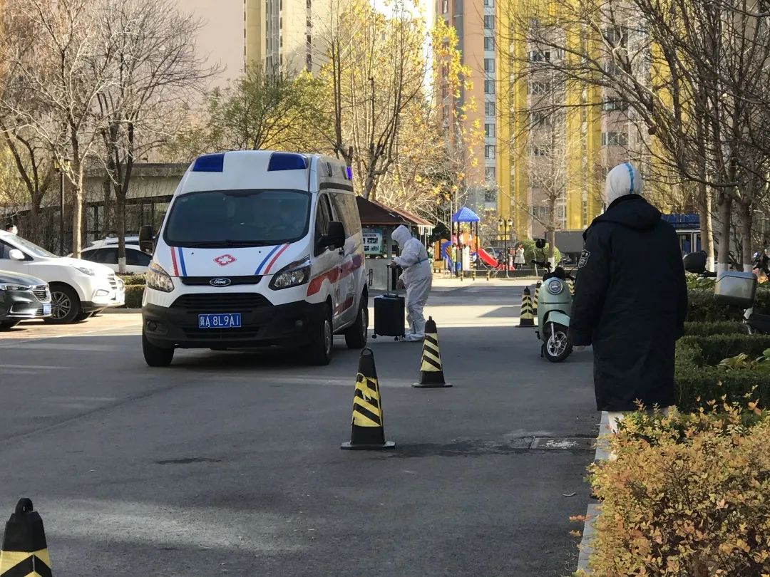 新冠阳性儿童高烧39.5两天,阳性儿童高烧39度持续不退