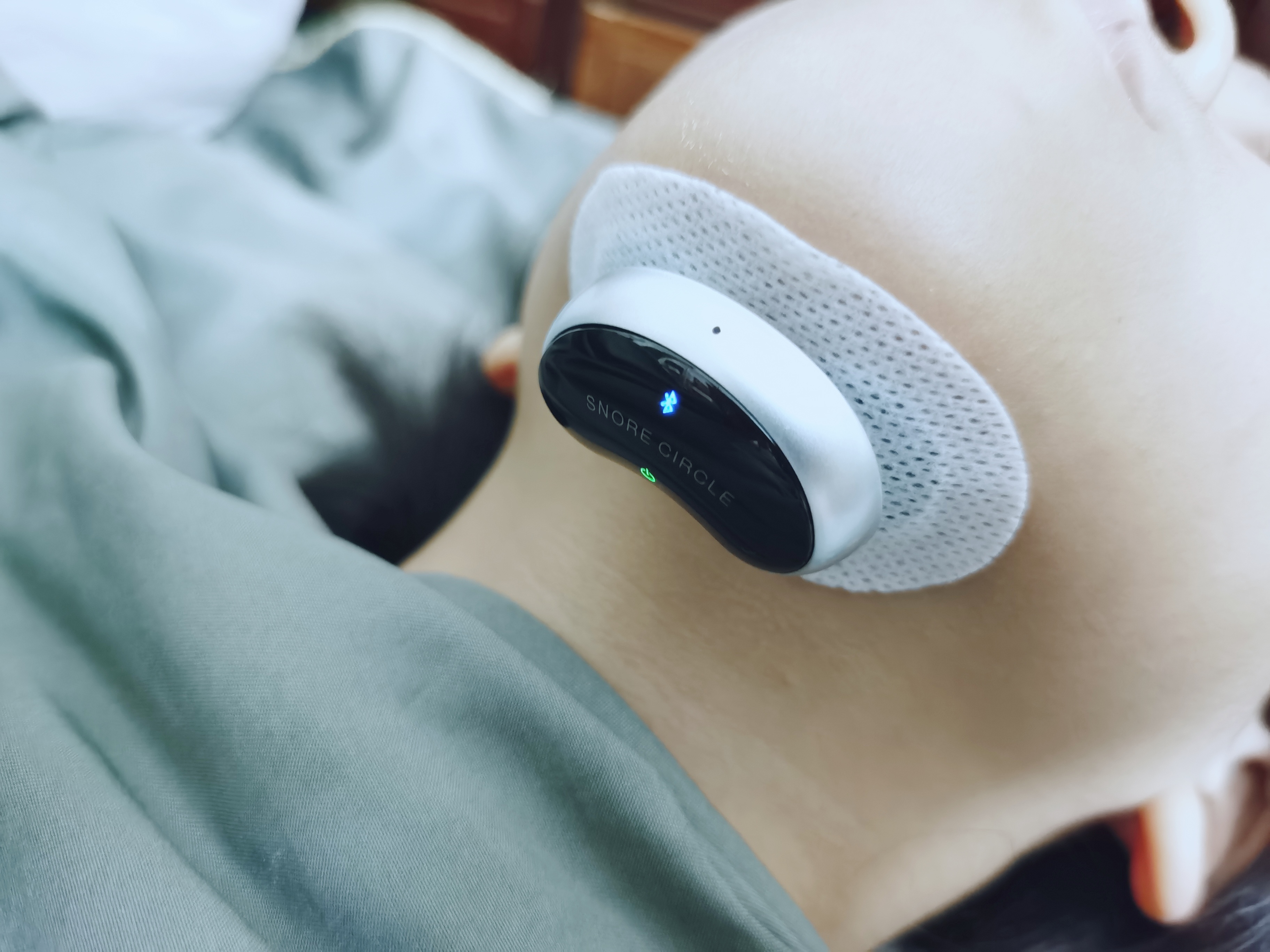 打呼噜止鼾器测评,智能止鼾神器有用吗视频