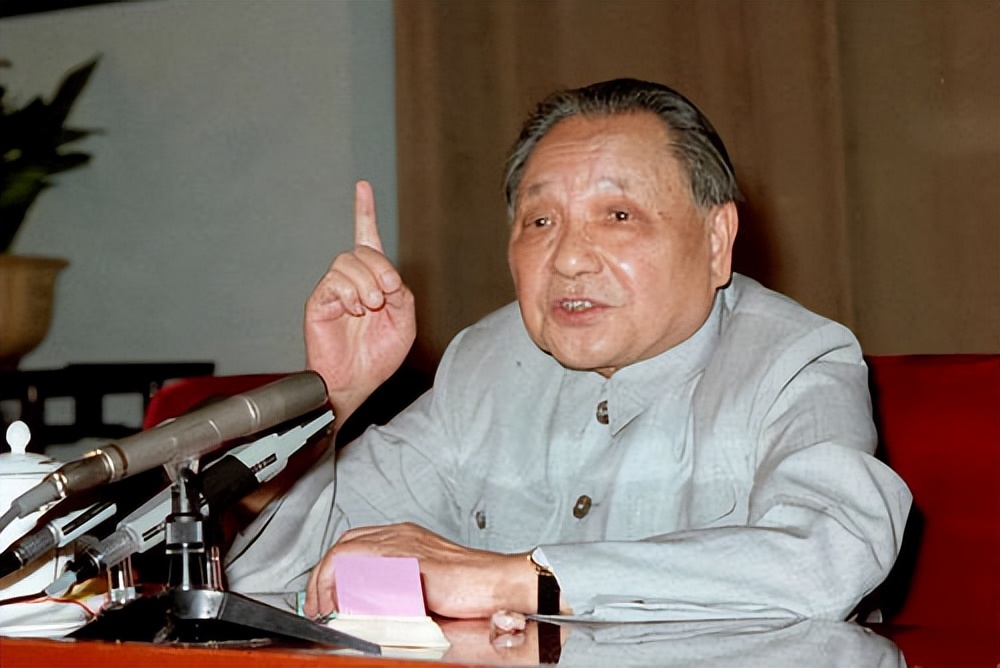 毛主席为她题词，*小平邓**为她灭烟，她是最传奇的影星