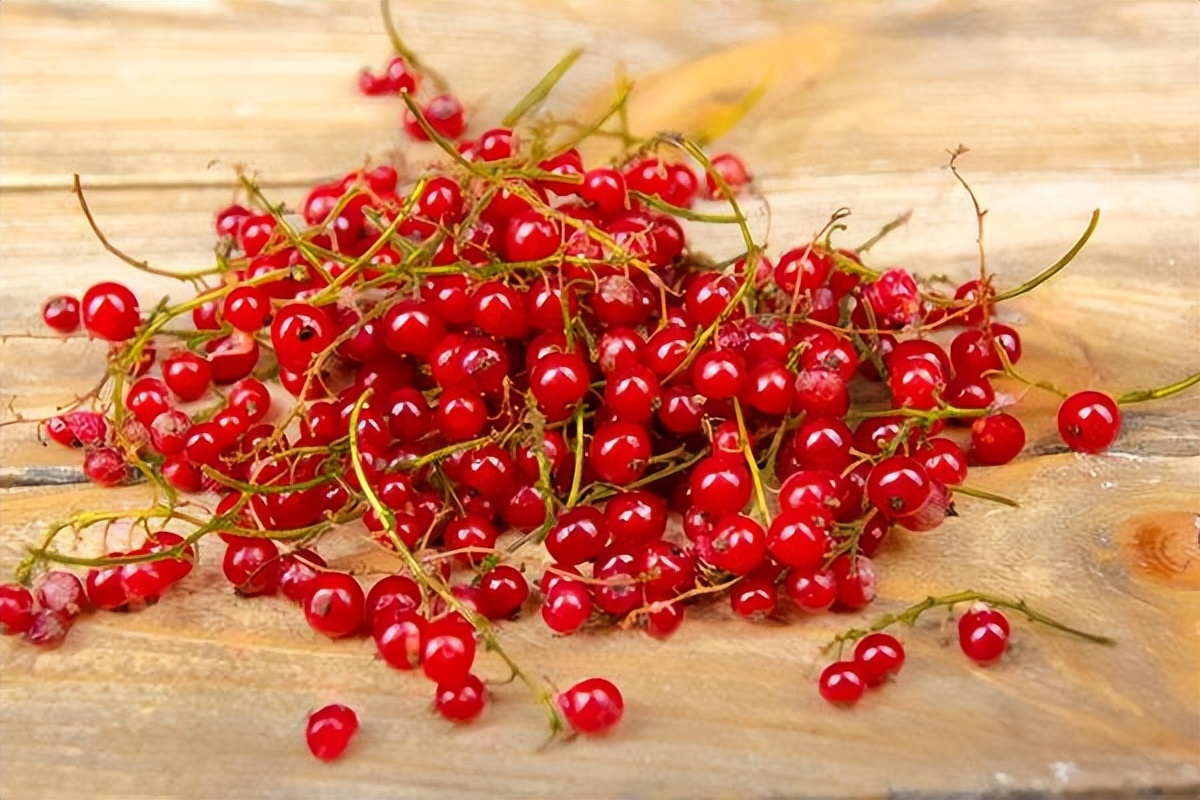 如果把樱桃核咽了会中毒吗,吞了一个樱桃核会中毒吗