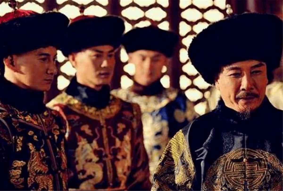 康熙把皇长子圈禁起来,康熙的第一个儿子和长子