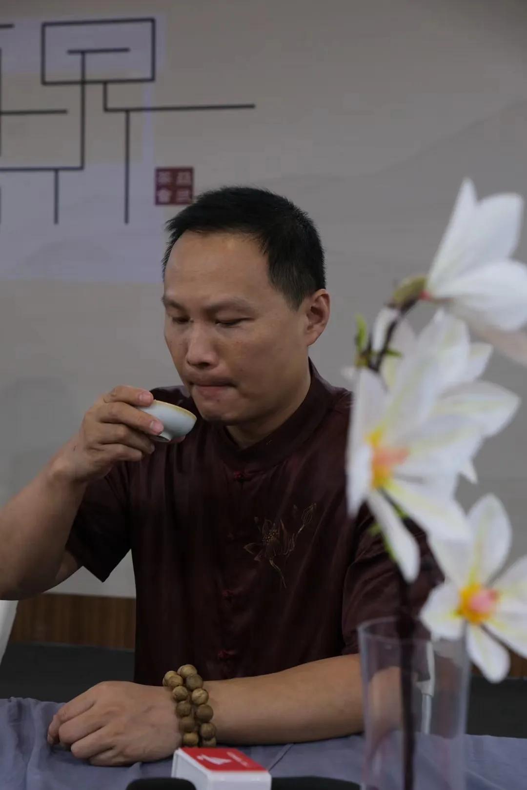 杨汤群：“常饮正气茶，健康快乐108”