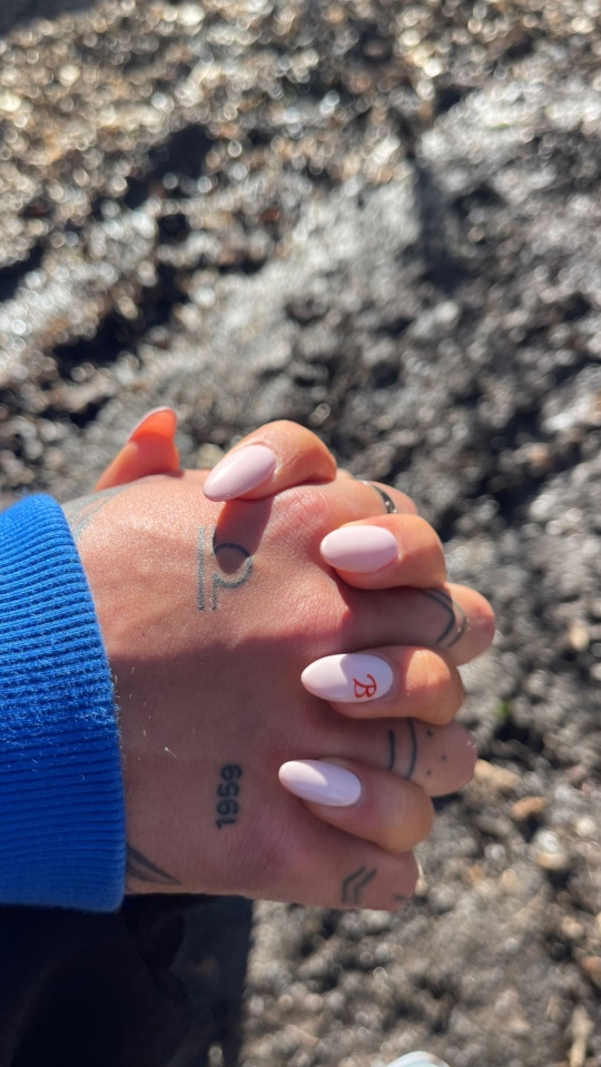 除了花蝴蝶，阿森纳球星本怀特还有哪些奇葩纹身？