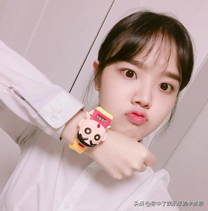 韩国演员金香起与男演员互动,韩国00后女星金香奇