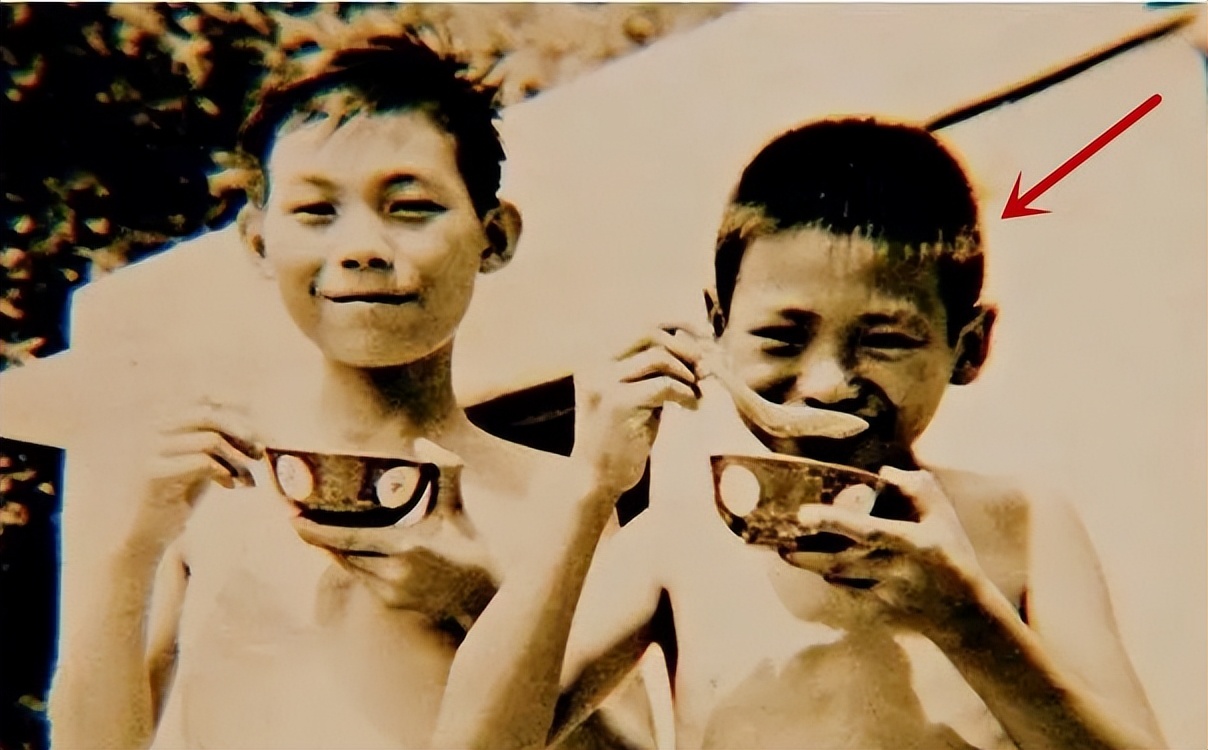 从未捐过钱的明星,周润发不为人知的心酸成长史