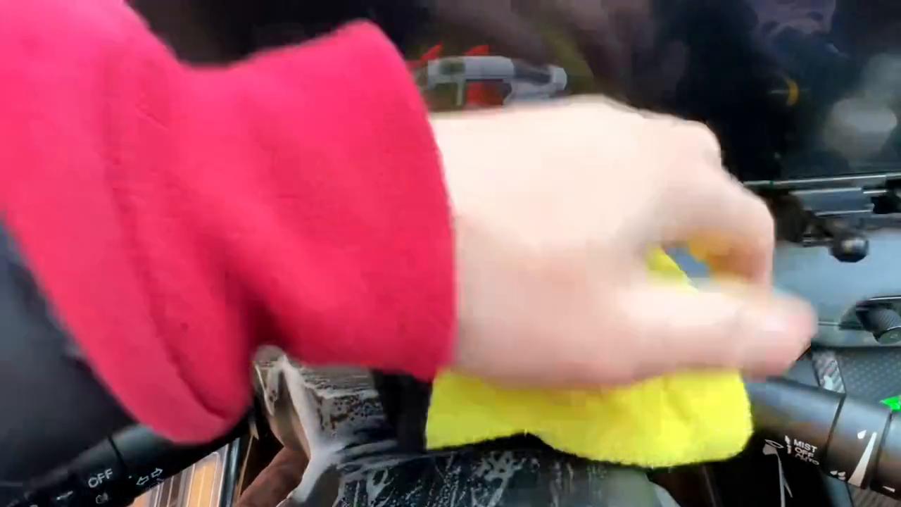 洗车打蜡撸车日常,小白清洗车内饰