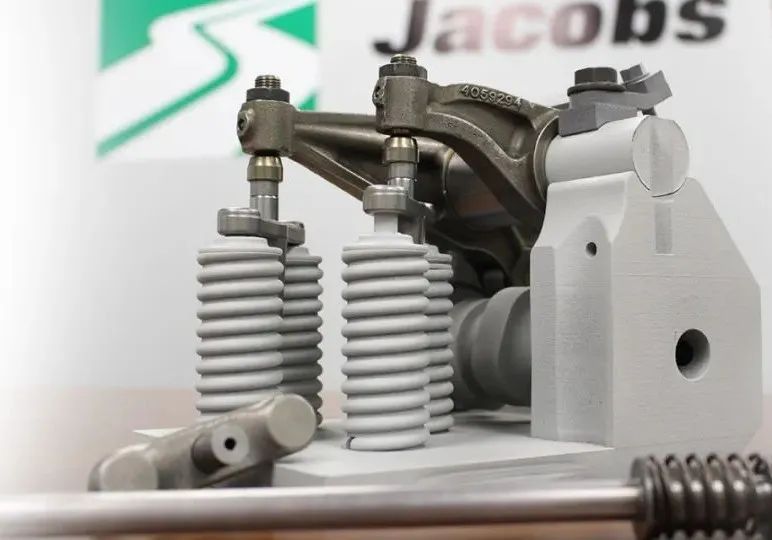 康明斯采埃孚哪款中卡车好,康明斯采埃孚重卡