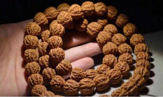100000块钱的文玩核桃,想入手一串极品小核桃手串