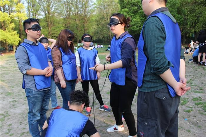 适合年轻人玩的团建小游戏,适合团建的小游戏冷门