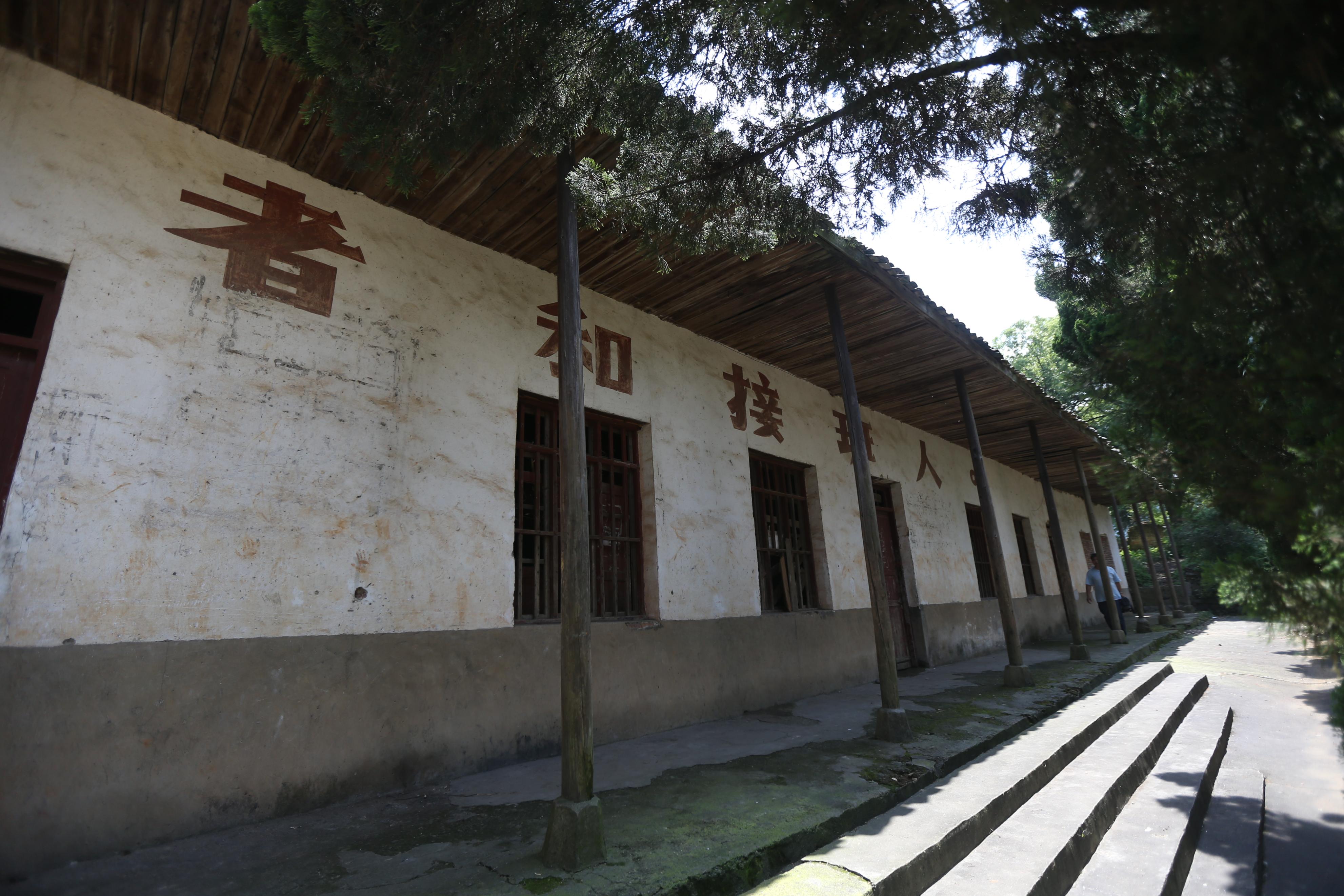 50岁老阿姨在家拍照,70后老阿姨拍照片