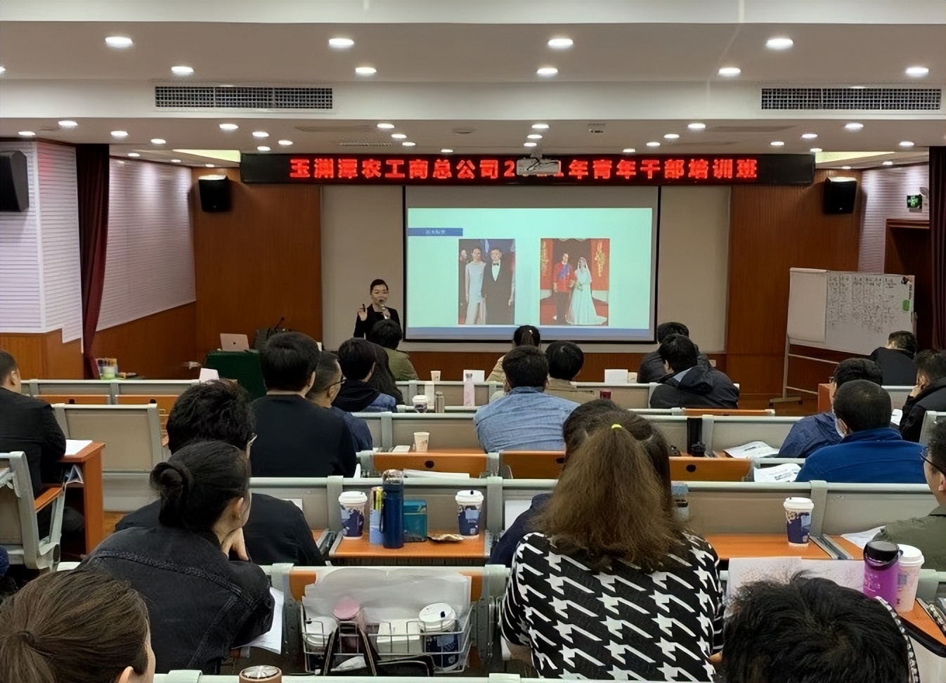 张坤（Queen）老师商务礼仪专家