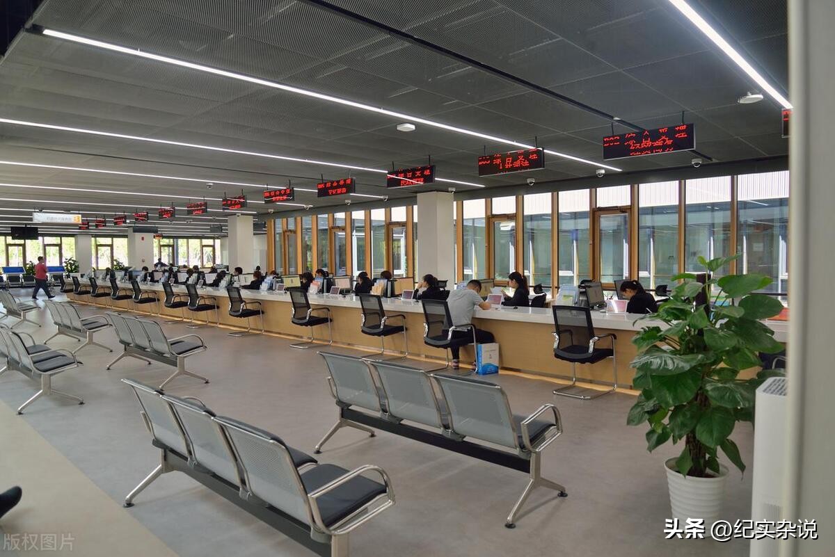 摆摊卖炒饭一年赚10万方法,一位平民女士靠卖炒饭创业成功