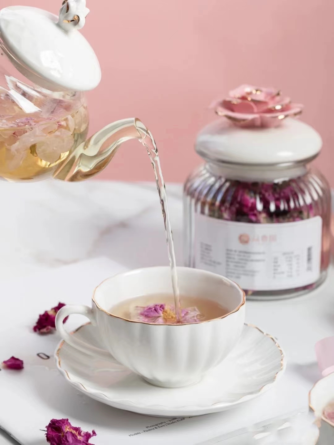 养生茶女孩必备补气血,养生女孩喝的茶金银花茶