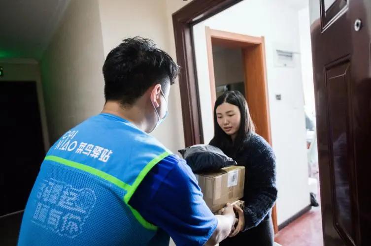 京东买手机小时达，唯品会大牌送货上门，风向完全变了