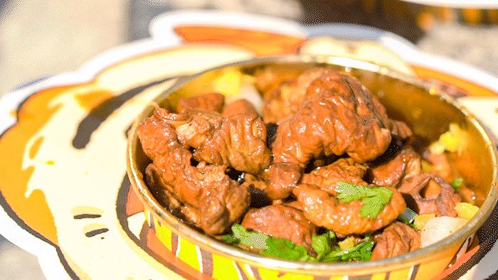 被套头了，「炸卤虎皮肥肠王」来了