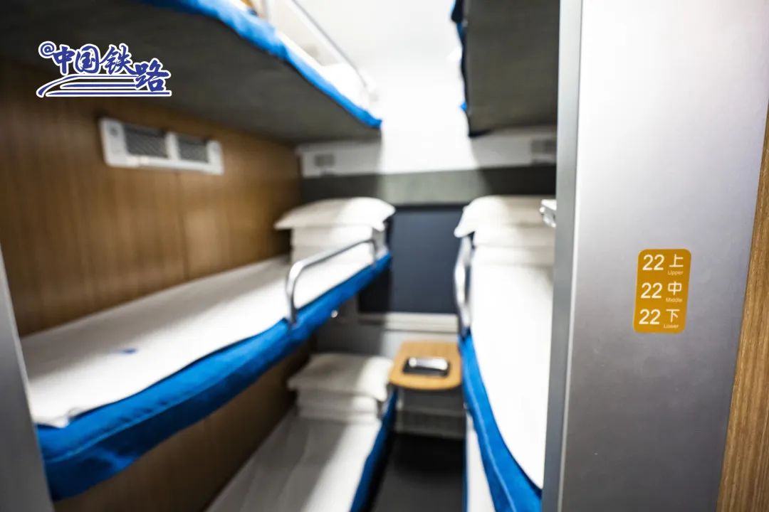 复兴号d728动卧一等卧是什么样的,复兴号二等卧啥样