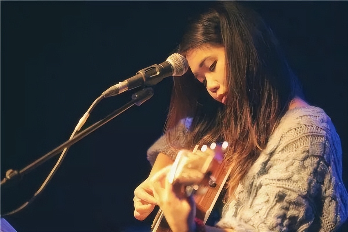 歌词毫无逻辑的歌,歌词不符合实际的歌