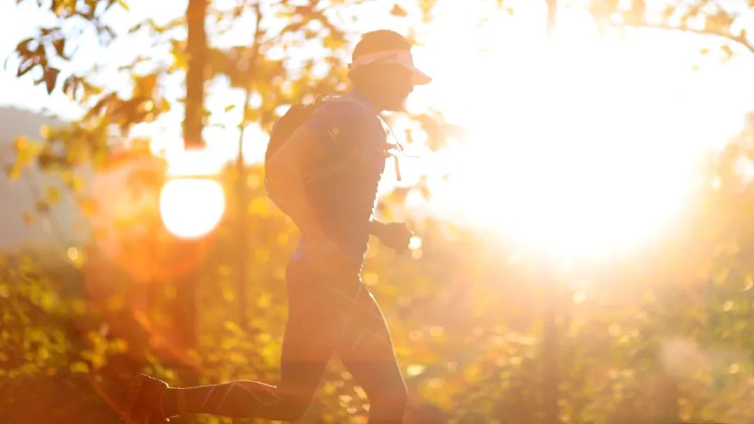 贝克汉姆60米是最远的吗,贝克汉姆跑动距离16km