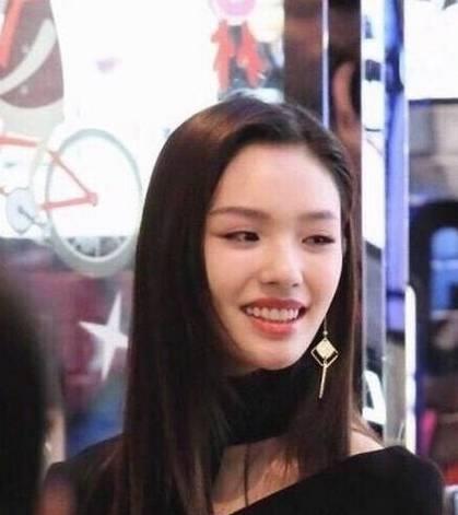 明星烤瓷牙发黑,明星烤瓷牙牙齿磨小后照片