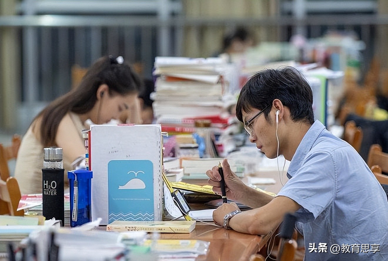 男子冒充清华学生成网红号,无业青年冒充清华大学生成网红