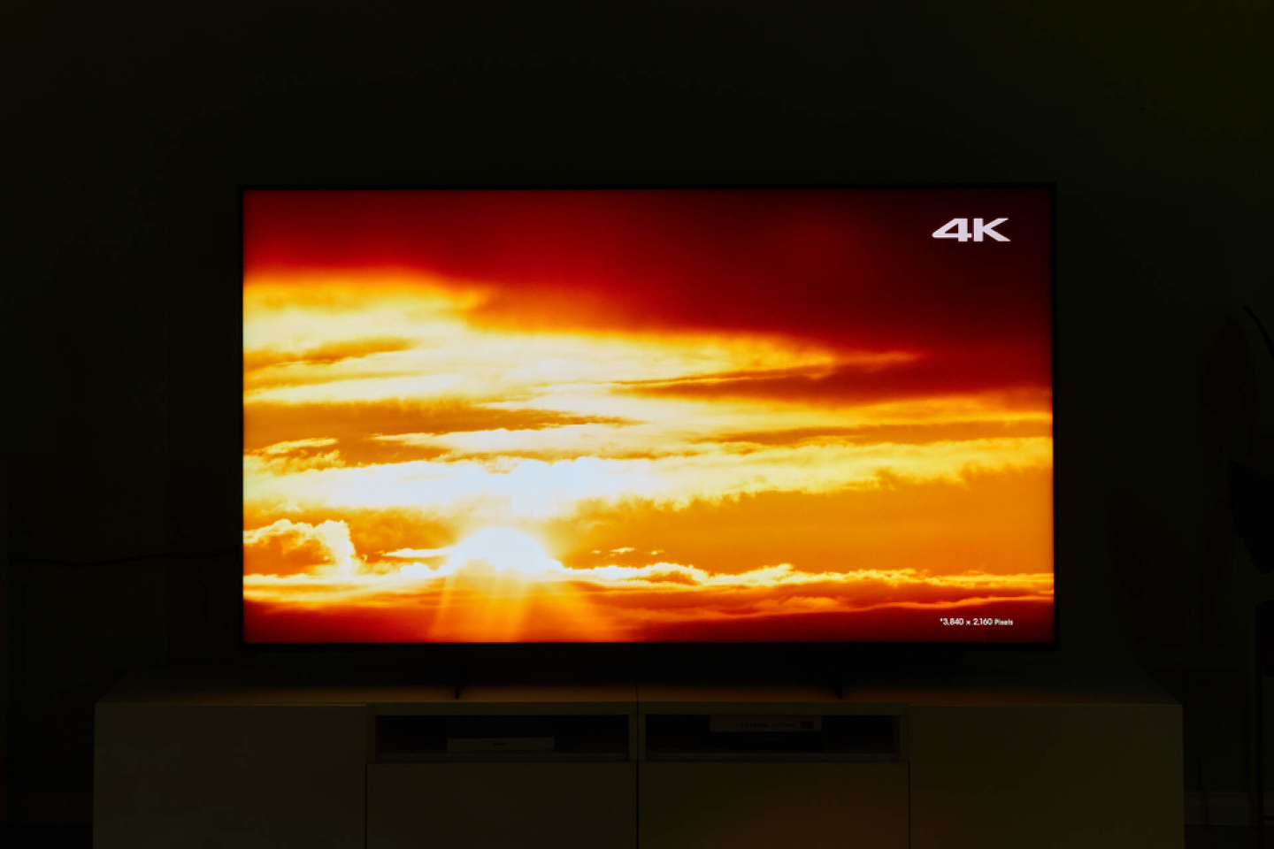 TCLQ10H深度体验让MiniLED电视疯狂卷起来