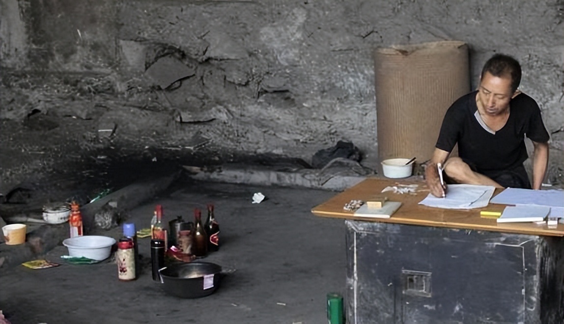 拾荒男子梦到一等奖数字，花18年写出彩票秘籍，直言：能赚800亿