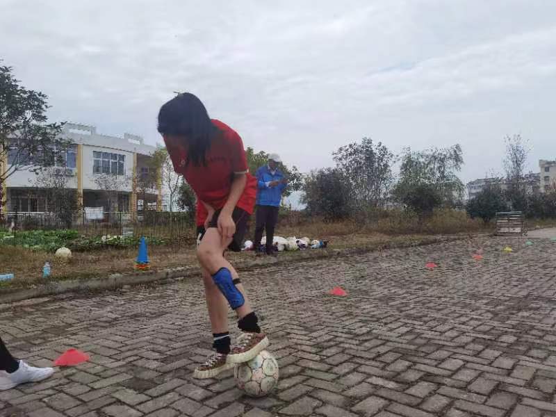 含苞玫瑰，追风逐梦的乡村女娃