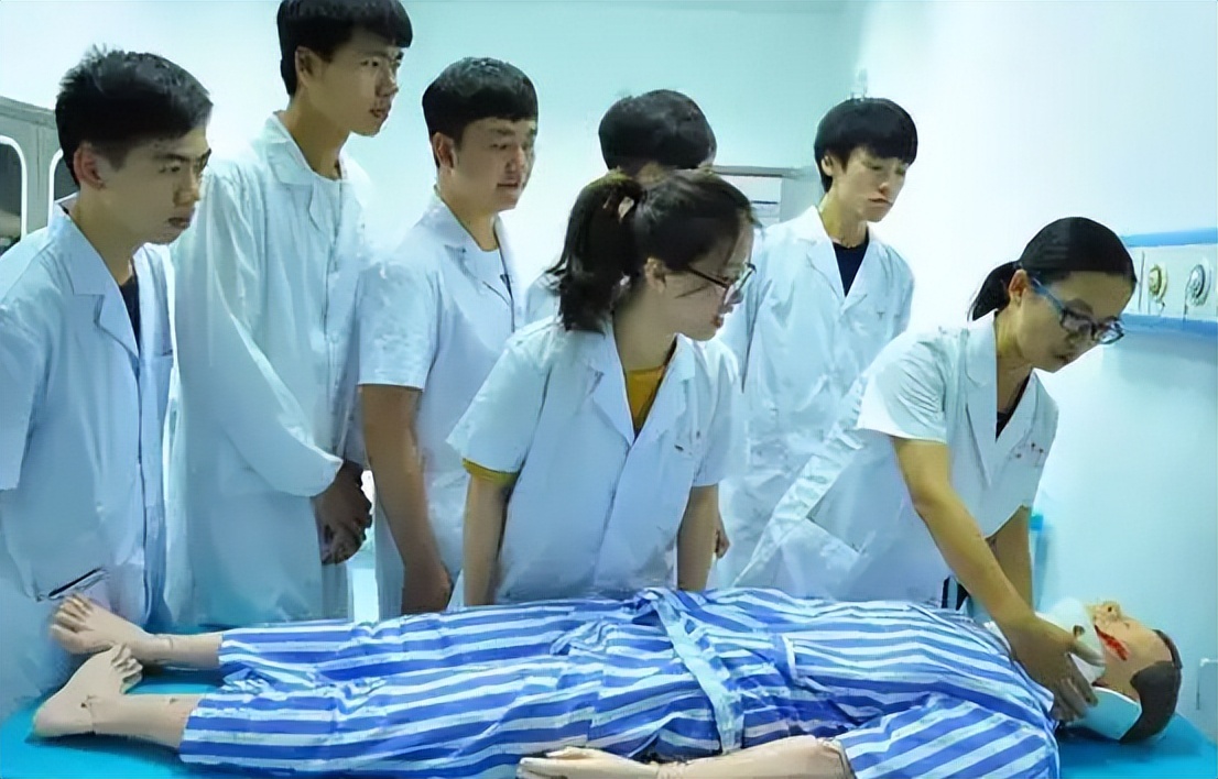 22年高考结束后,热门“三大专业”榜单来了,有眼光的学生都选了